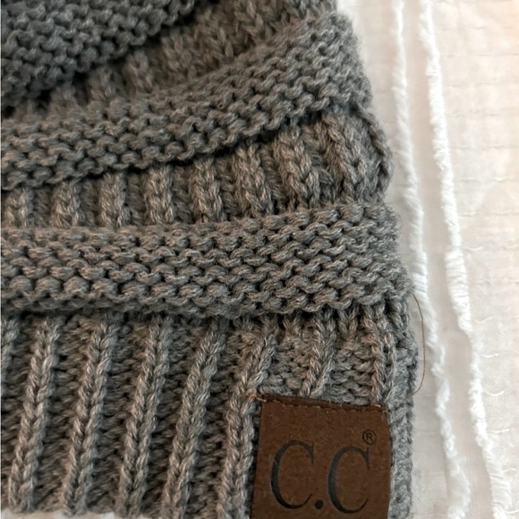 “NEW” C.C EXCLUSIVES POM POM TOBAGGON - Picture 5 of 5